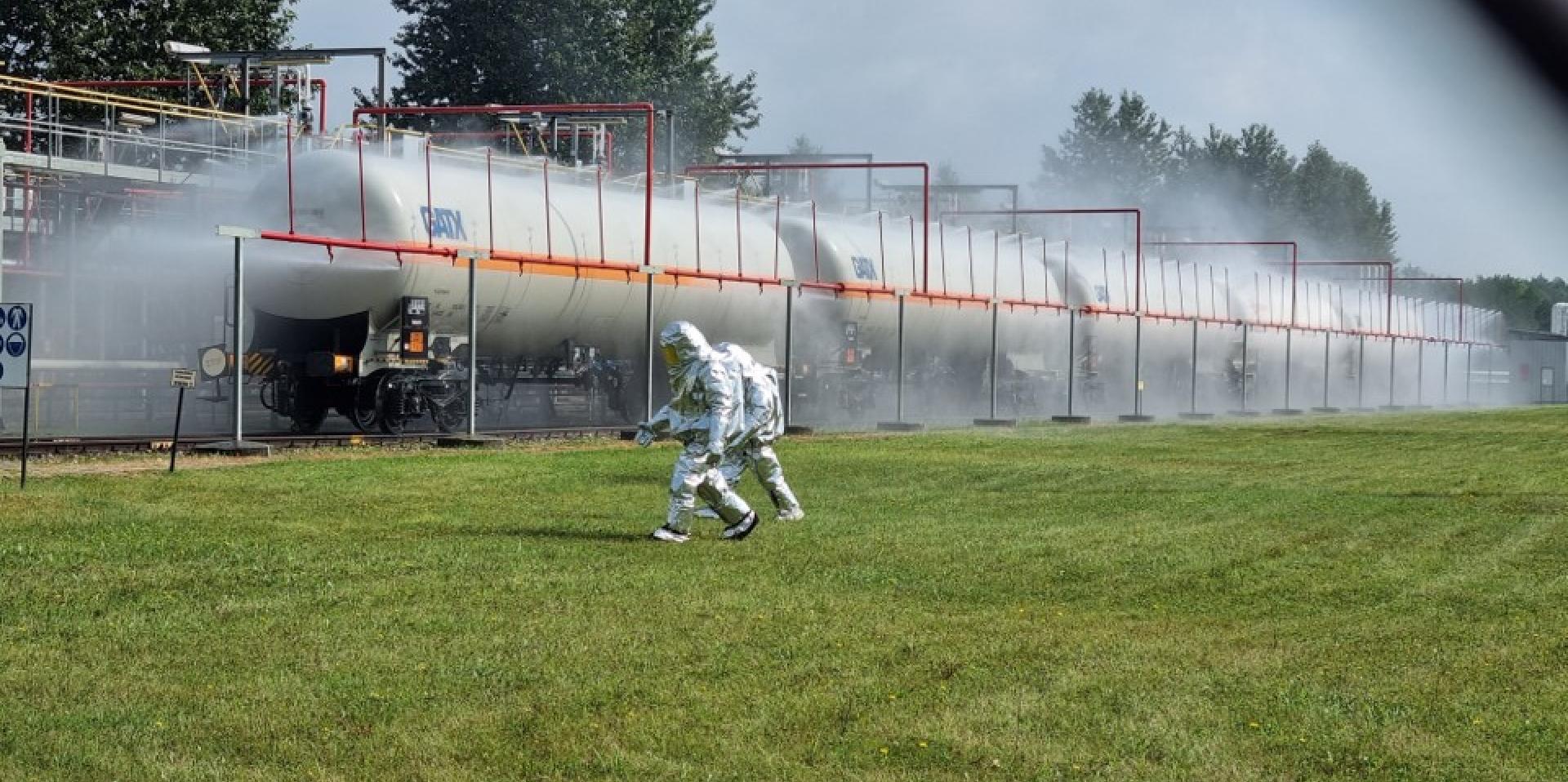 Securing gas transport wagons during a safety exercise